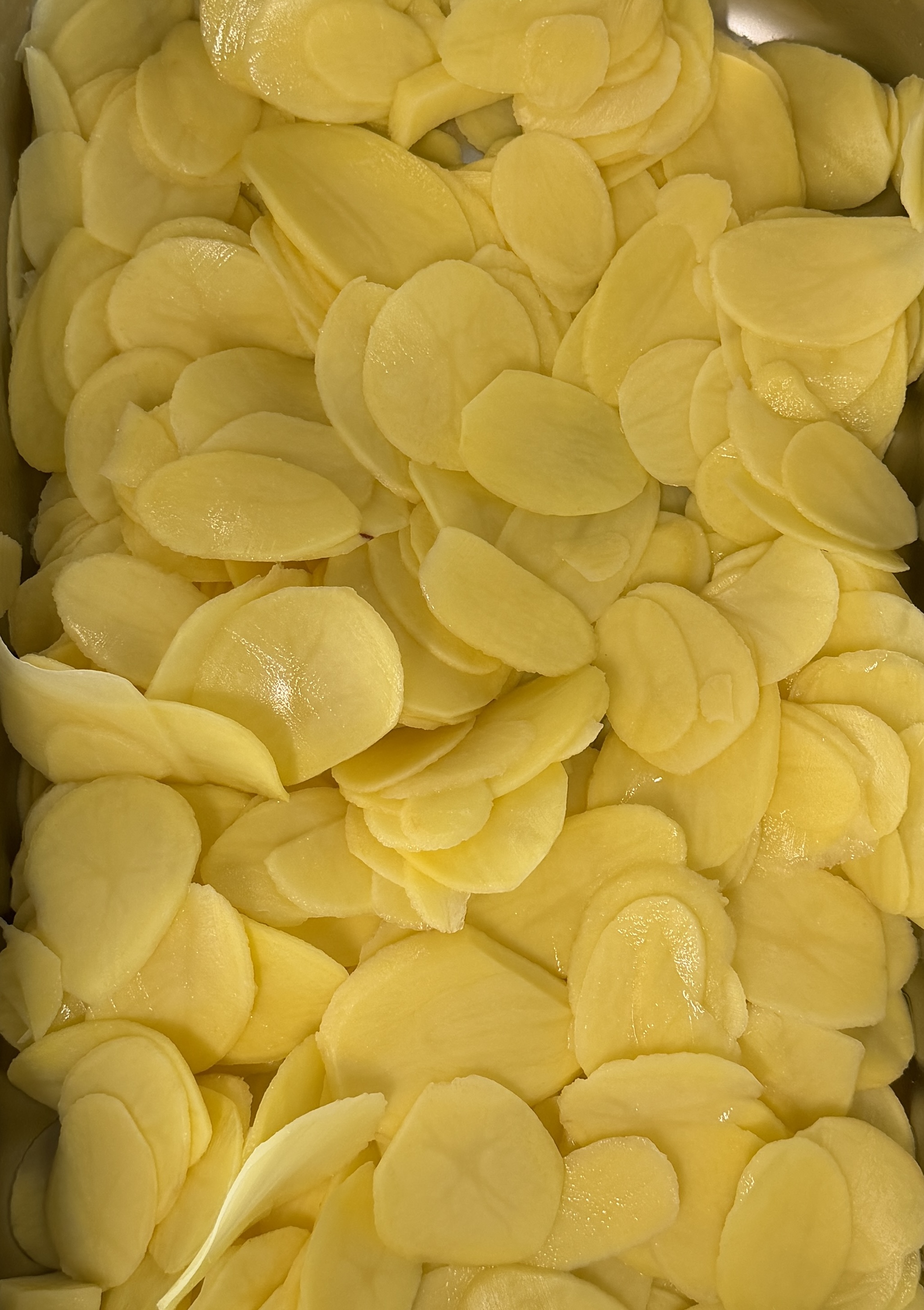 Cartofi curatati si tăiați Chips - 2mm in punga vid 2,5 Kg
